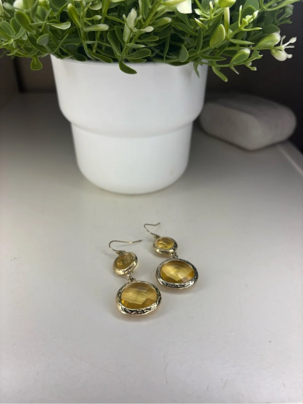 Vintage Gold Tone Citrine Yellow Faceted Glass Drop Dangle Statement Earrings
